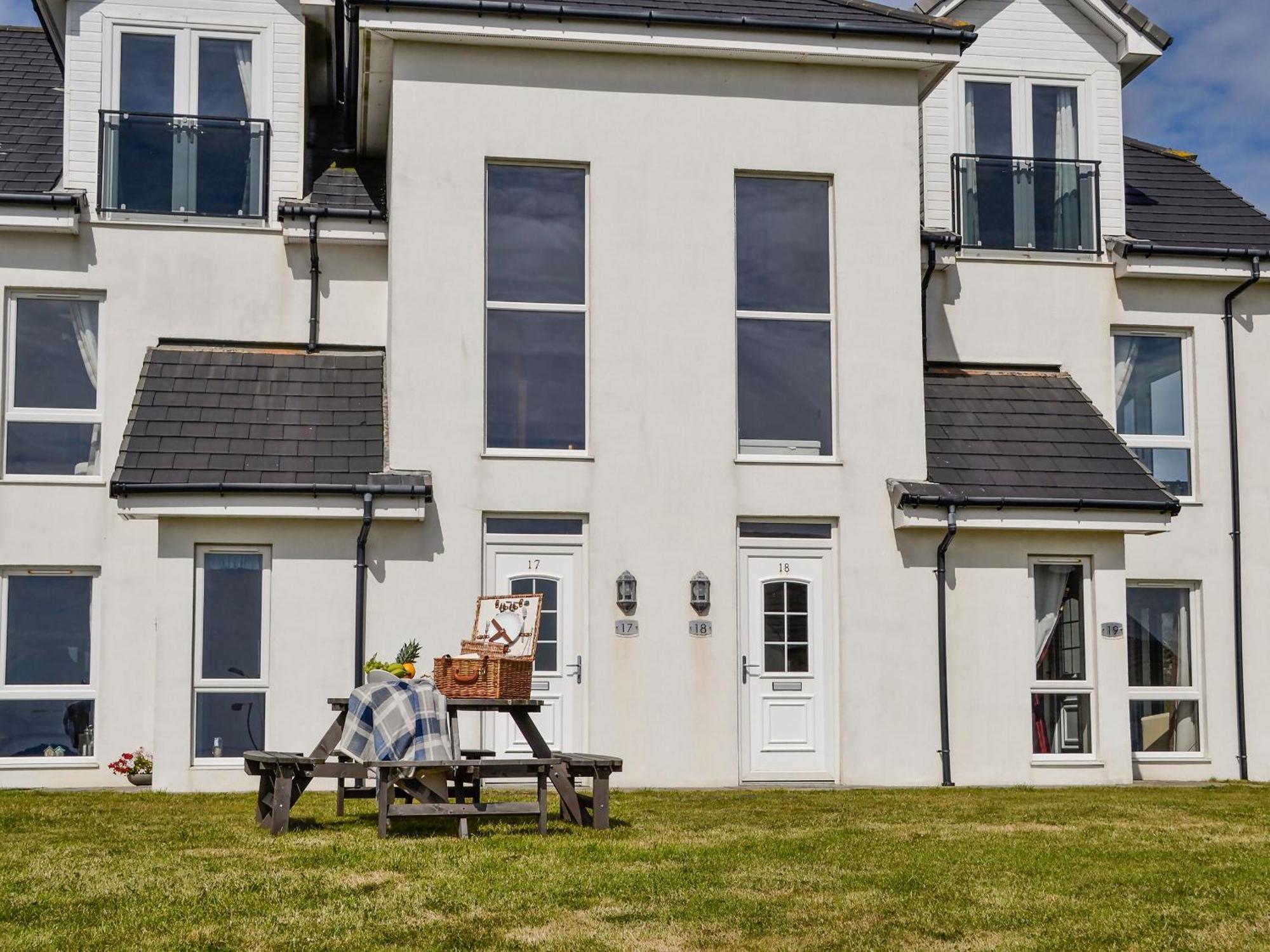 Seaviews And Hot Tub At The Fairways - Uk39821 Villa Portpatrick Eksteriør billede