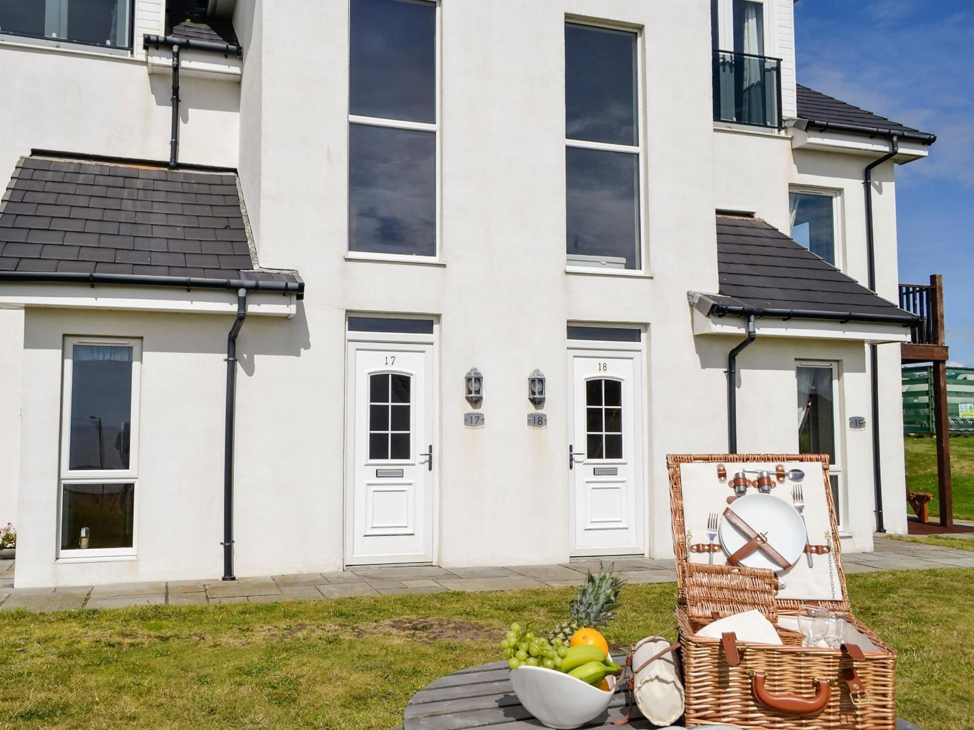 Seaviews And Hot Tub At The Fairways - Uk39821 Villa Portpatrick Eksteriør billede